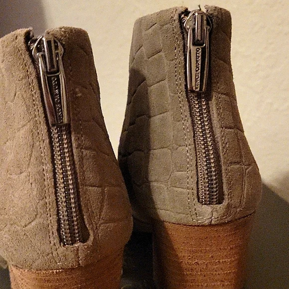 Vince Camuto Steevera Bootie Suede Grey size 7 - Picture 7 of 10